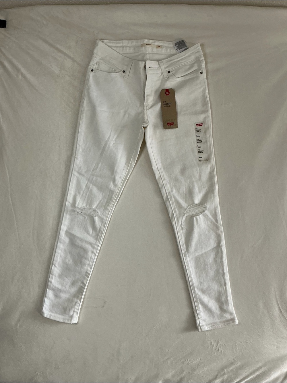 Levi's Women's White Skinny Jeans - Ripped Knee Detail